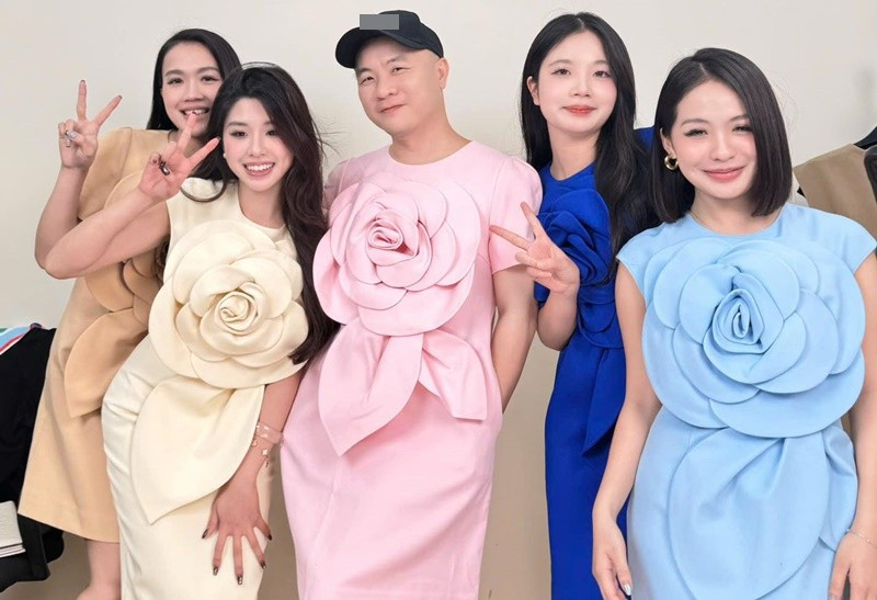 Theo Znews, Đỗ Mạnh Cường từng nhận mình là nhà thiết kế hiếm hoi tự livestream giới thiệu sản phẩm. Ảnh: FB Đỗ Mạnh Cường.