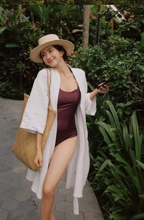 Gần đây, Ngọc Huyền gây chú ý khi đóng vai Xuân trong phim Dịu dàng màu nắng. Một số khán giả cho rằng việc Xuân chỉ trích chị dâu ngoại tình vượt quá giới hạn của người mang danh em họ. Ảnh: FB Ngọc Huyền.