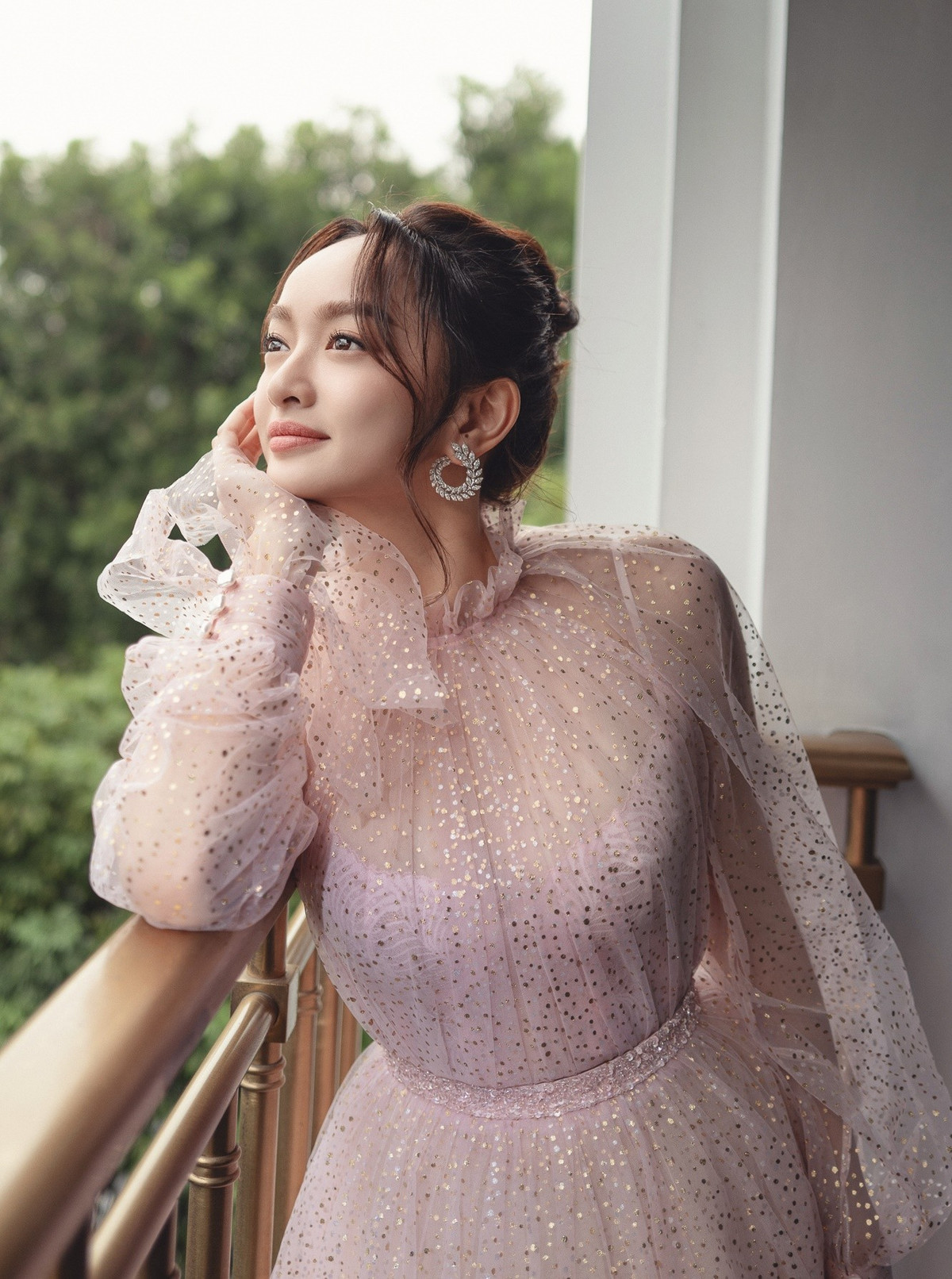 Kaity Nguyễn giành giải Nữ diễn viên chính xuất sắc tại Liên hoan phim Việt Nam năm 2017 với vai Linh Đan trong Em chưa 18, giải Nữ diễn viên chính xuất sắc tại Cánh diều năm 2021 với vai Lý Linh trong Gái già lắm chiêu V. Ảnh: FB Kaity Nguyễn.