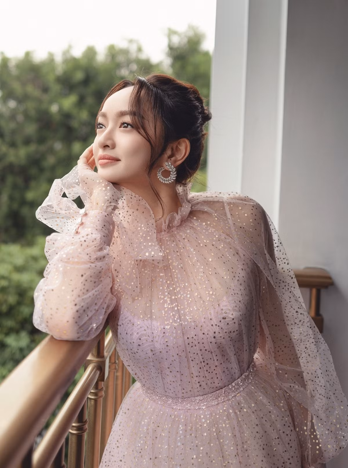 Kaity Nguyễn giành giải Nữ diễn viên chính xuất sắc tại Liên hoan phim Việt Nam năm 2017 với vai Linh Đan trong Em chưa 18, giải Nữ diễn viên chính xuất sắc tại Cánh diều năm 2021 với vai Lý Linh trong Gái già lắm chiêu V. Ảnh: FB Kaity Nguyễn.