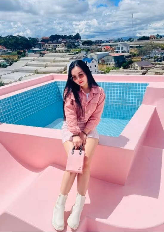 Mr Đàm cho biết, con gái rất ngoan, hiền lành, lễ phép, học giỏi, tình cảm, tự lập, khiêm nhường. Ảnh: Người Đưa Tin.