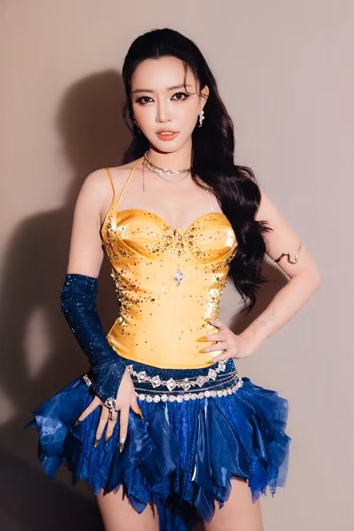 Bích Phương là một trong những giọng ca nữ nổi bật của Vpop. Cô có nhiều ca khúc hit như: Gửi anh xa nhớ, Bao giờ lấy chồng, Em bỏ hút thuốc chưa, Bùa yêu, Đi đu đưa đi. Ảnh: FB Bích Phương.