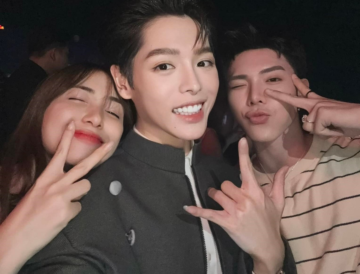 Chia sẻ trên Dân việt, Erik cho biết, mỗi khi người trong nhóm có sản phẩm âm nhạc, hai người còn lại chủ động chia sẻ giúp trên mạng xã hội. Ảnh: FB Đức Phúc.