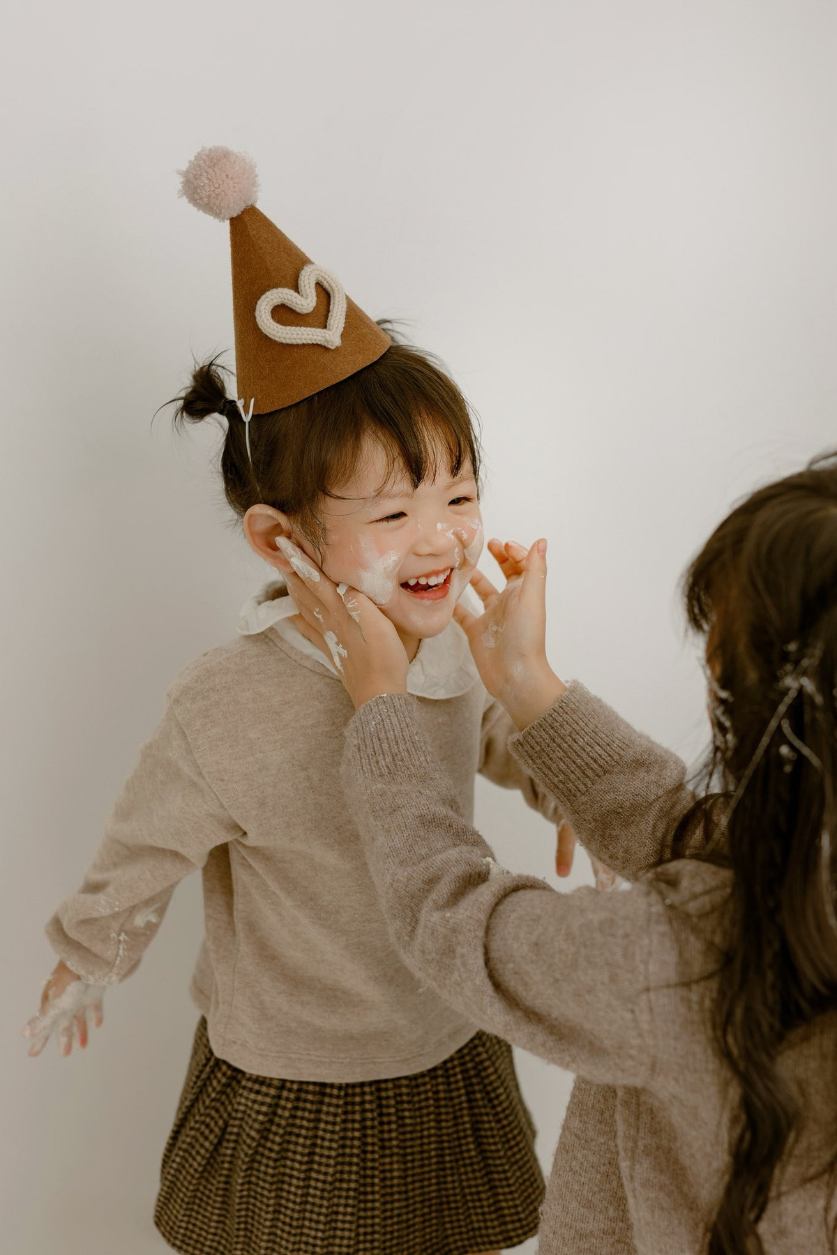 Gương mặt phúng phính cùng nụ cười ngọt ngào của bé Boni 'đốn tim' người đối diện. Ảnh: FB Trương Mỹ Nhân.