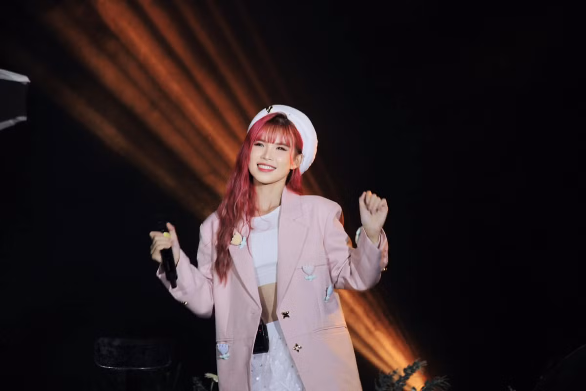 Khởi My đoạt giải nhất Tiếng ca học đường năm 2007, giành danh hiệu quán quân Gương mặt thân quen 2013. Ảnh: FB Khởi My.