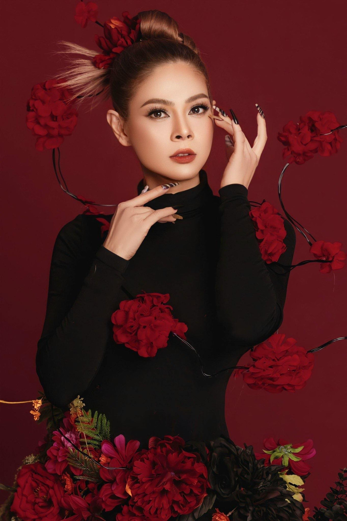 Sau nhiều năm hoạt động nghệ thuật ở Việt Nam, nữ ca sĩ sang Mỹ định cư.