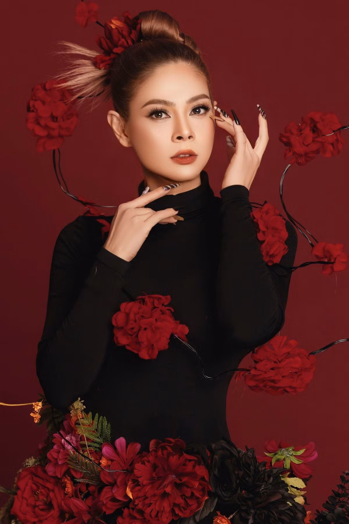 Sau nhiều năm hoạt động nghệ thuật ở Việt Nam, nữ ca sĩ sang Mỹ định cư.