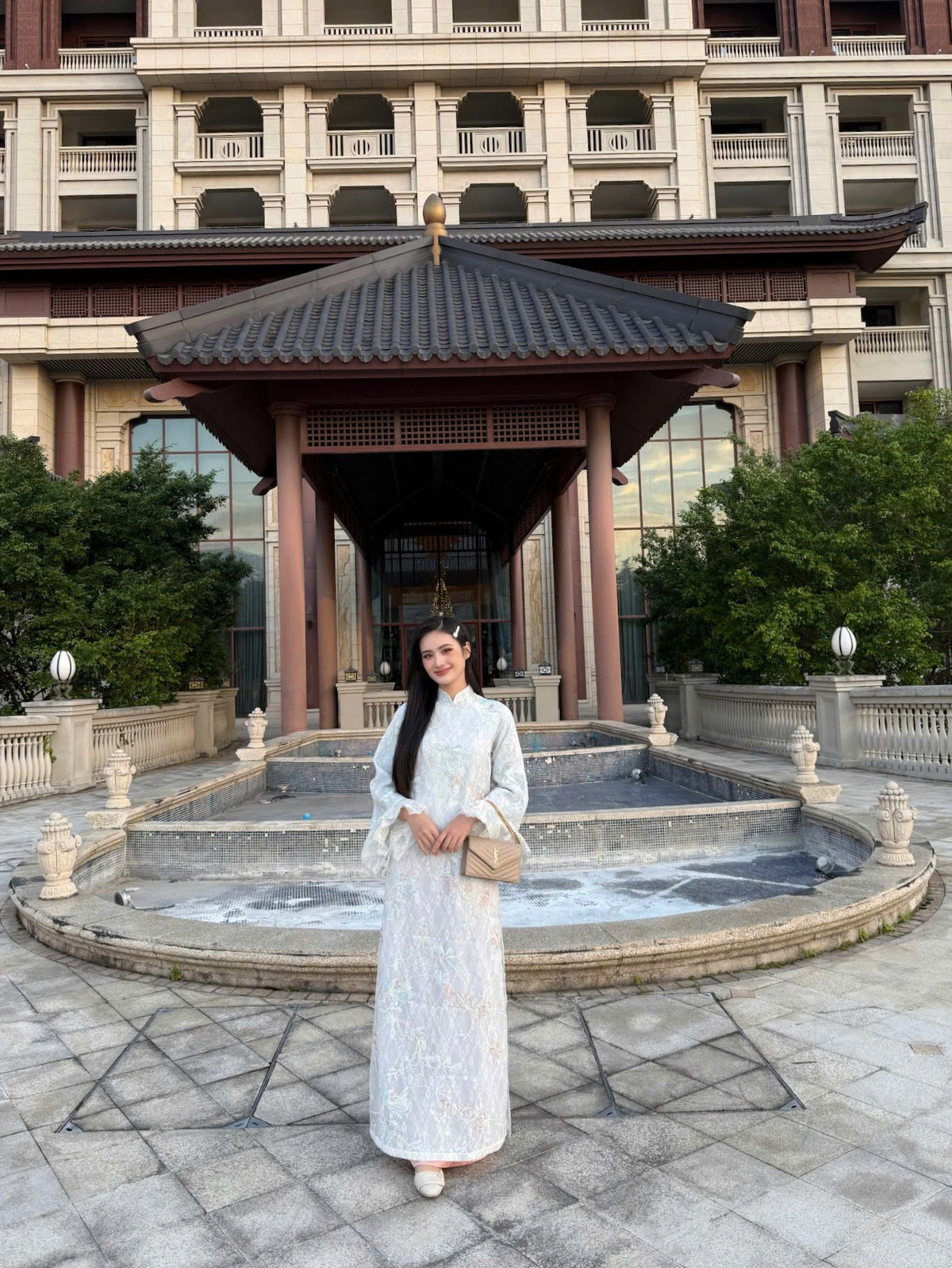 View - Mỹ nhân Việt ghi điểm với hình ảnh rạng ngời trong tà áo dài đầu năm | Báo Tri thức và Cuộc sống - TIN TỨC PHỔ BIẾN KIẾN THỨC 24H