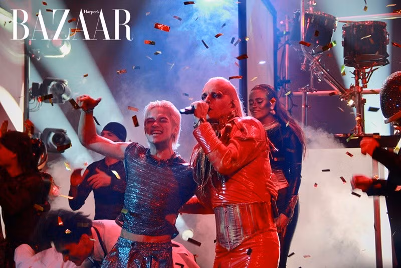 Quán quân Vietnam Idol 2015 Trọng Hiếu gây chú ý khi đứng thứ 3 trong chung kết Eurovision Song Contest của Đức (Cuộc thi ca khúc Truyền hình châu Âu) vào tháng 3/2023. Theo Harper’s Bazaar Việt Nam, Trọng Hiếu là nghệ sĩ gốc châu Á đầu tiên cũng như nghệ sĩ không hoạt động tại thị trường Đức đầu tiên lọt vào vòng chung kết trong lịch sử Eurovision Song Contest của quốc gia Đức. Ảnh: Harper’s Bazaar Việt Nam.