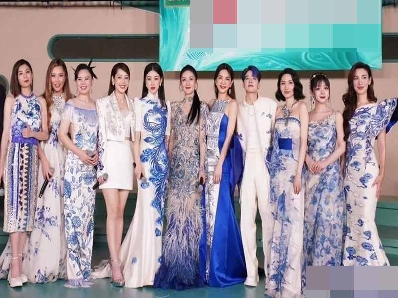 Trong chung kết Đạp gió 2023, Chi Pu và Lưu Nhã Sắt thể hiện ca khúc Who's that girl. Pu xếp hạng 6, giành vé hoạt động trong nhóm nhạc nữ chiến thắng chương trình cùng Ella (quán quân), Amber (hạng 2), MARiA (hạng 3), Tạ Na (hạng 4), Chu Châu (hạng 5), Lưu Tích Quân (hạng 7), A-Lin (hạng 8), Lư Tĩnh San (hạng 9), Cung Lâm Na (hạng 10) và Giả Tịnh Văn (hạng 11). Ảnh: Dân Việt.