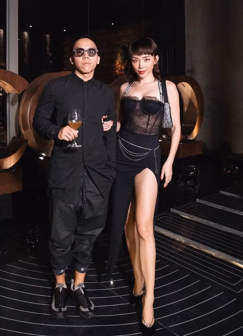 Sau khi kết hôn, Tóc Tiên từng nhiều lần bày tỏ sự bình yên, trưởng thành hơn trong cuộc sống hôn nhân, trong khi đó, Hoàng Touliver luôn là hậu phương vững chắc, ủng hộ vợ ca hát, đóng phim. Ảnh: Instagram Tóc Tiên.