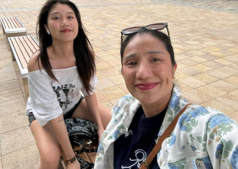 Ngoài phủ nhận hẹn hò, Cát Tường còn hài hước chia sẻ: "Tôi sắp lấy chồng đại gia rồi. Tính ra tên tuổi tôi cũng làm giàu cho các fanpage".