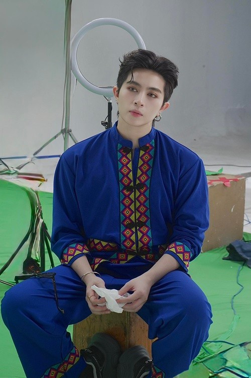 Gil Lê ủng hộ 100 triệu đồng. Cô cho hay: "Đi làm cả ngày xem tin tức về tình hình miền Trung bão lũ mà xót xa quá. Mong sẽ không còn thêm mất mát nào nữa, mong mọi người bình an. Hy vọng có thể góp chút sức giúp đỡ đồng bào mình đang chịu nhiều vất vả, chung tay và cùng hướng về miền Trung để cùng nhau vượt qua thời điểm khó khăn này". Ảnh: FB Gil Lê.