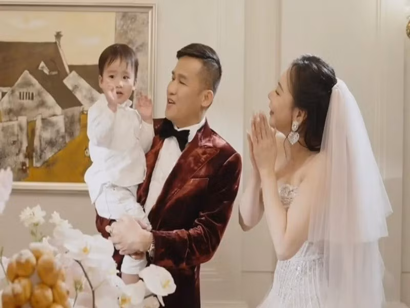 Con trai của Hồ Quỳnh Hương đáng yêu, là bản sao nhí của bố. Ảnh: VTV.