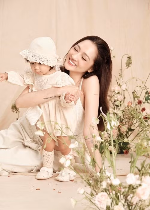 Bố con gái Bảo Anh hiện tại vẫn là một ẩn số khó đoán. Ảnh: FB Bảo Anh.