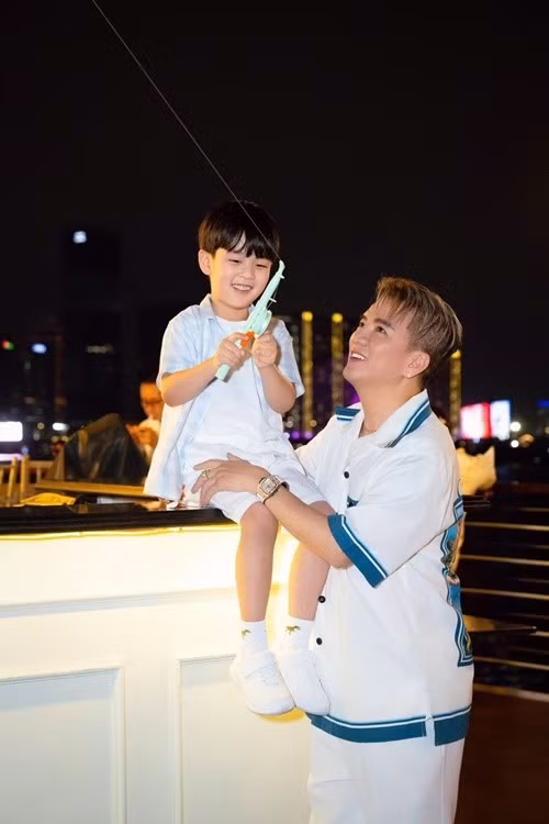 Đàm Vĩnh Hưng giấu chuyện có con trai Polo cho đến khi cậu nhóc 3 tuổi. "Ông hoàng nhạc Việt" cho hay mẹ của bé Polo không muốn lộ diện. Ảnh: FB Polo Huỳnh.