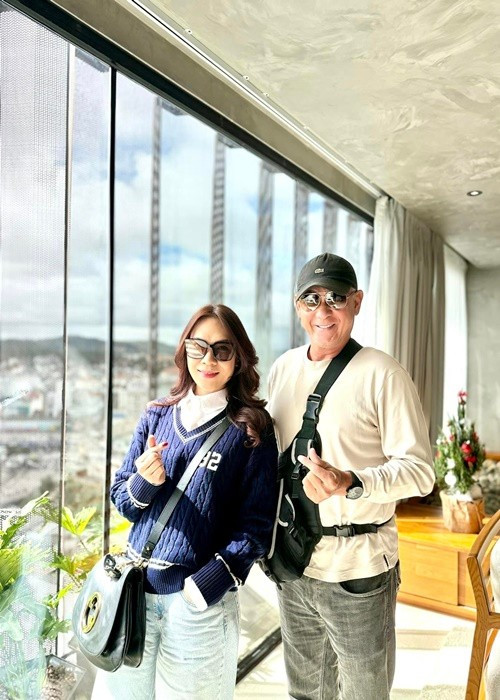 Theo Dân Việt, Mỹ Tâm từng chia sẻ về diễn viên Tùng Yuki: “Chỉ có bố Tùng mới đủ thân thiết và an toàn để Mỹ Tâm dựa dẫm, ôm víu vào khi đến những nơi đông người”. Ảnh: FB Tùng Yuki.