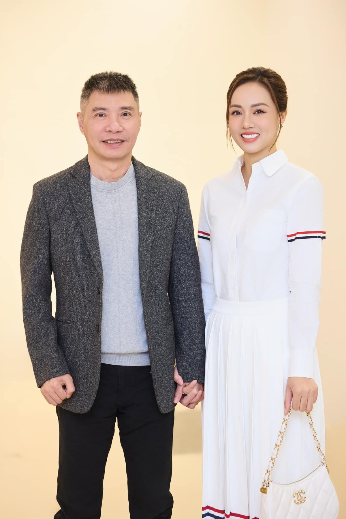 Vì ở Hàn Quốc khi Công Lý nhập viện, Ngọc Hà rất lo và chỉ biết cậy nhờ người thân. Ảnh: FB Ngọc Hà.