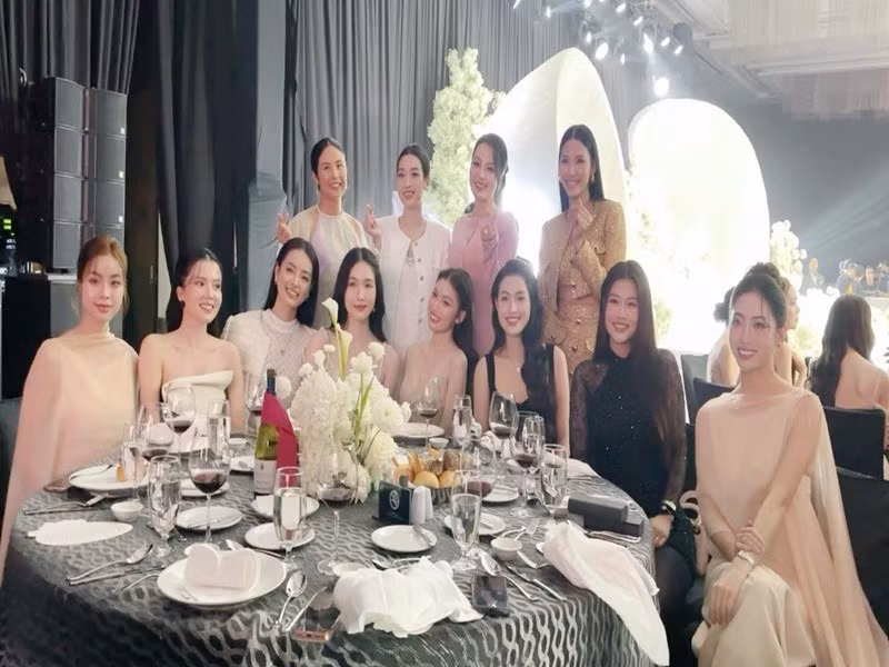 Dàn khách mời đám cưới Đỗ Thị Hà còn gồm Bùi Khánh Linh, Ngọc Thảo, Phương Anh, Hoàng Thuỳ. Ảnh: FB Đoàn Thiên Ân.