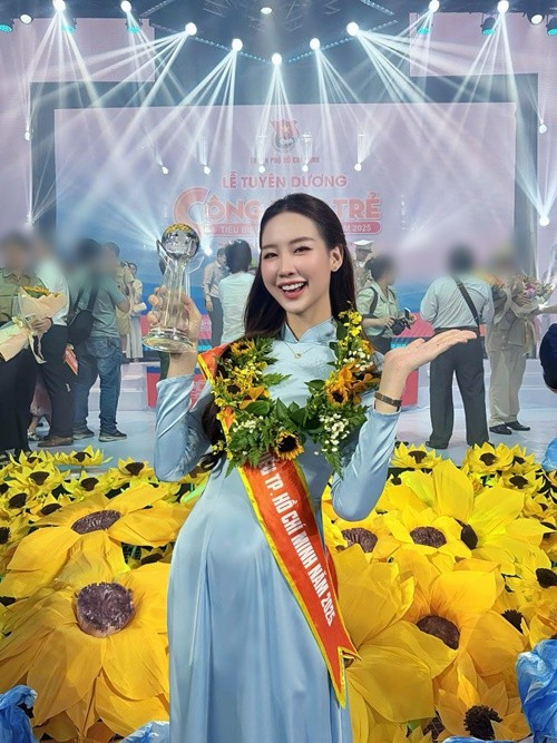 Bà Julia Morley - chủ tịch Miss World còn gửi lời chúc mừng đến Lê Nguyễn Bảo Ngọc trước những thành tựu nổi bật, đồng thời chúc mỹ nhân Việt tiếp tục thành công với các dự án nhân ái khi chuẩn bị đại diện Việt Nam tham dự Miss World lần thứ 73.