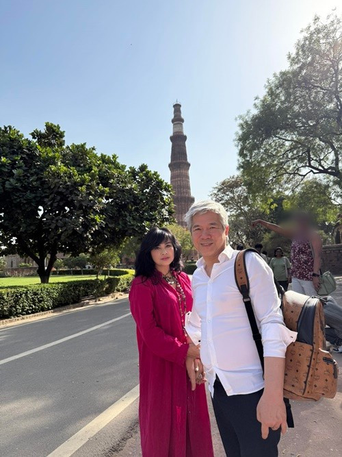 Theo Vietnamnet, ngoài vai trò khách mời, bác sĩ Tiến Hùng còn là “nhà tài trợ” cả về vật chất lẫn tinh thần để Thanh Lam thực hiện sản phẩm âm nhạc. Ảnh: FB Thanh Lam.