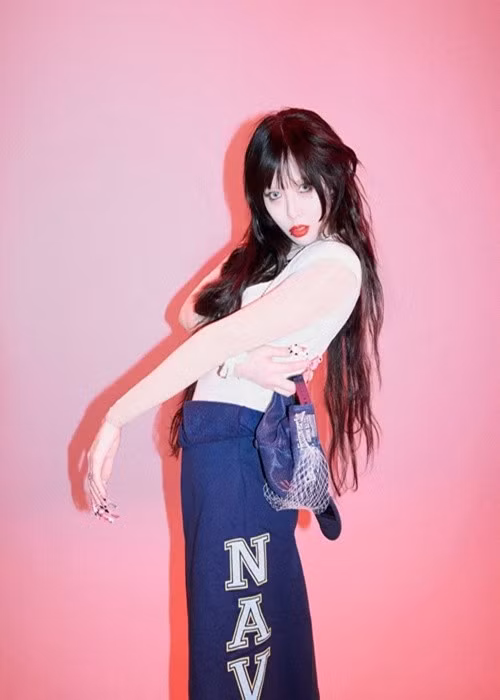 Theo Vietnamnet, hồi tháng 10/2025, HyunA tiết lộ đã giảm 10kg, chỉ còn nặng 49kg. Ảnh: Tiền Phong.