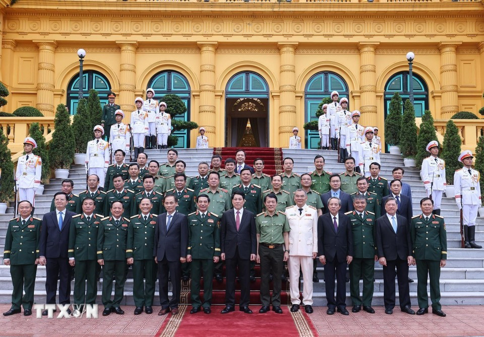 Chủ tịch nước Lương Cường với các đại biểu chụp ảnh chung. (Ảnh: Lâm Khánh/TTXVN)