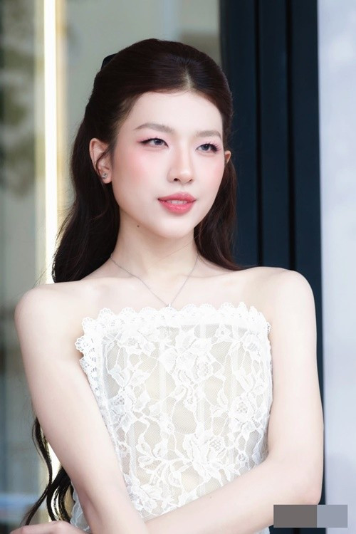 Lamoon từng vào top 6 Vietnam Idol 2023 và top 5 Em xinh say hi 2025.