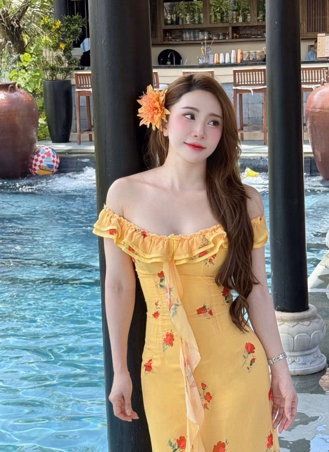 Nữ ca sĩ sở hữu vóc dáng gợi cảm, gương mặt trẻ trung. Ở đời thường, Quỳnh Nga chuộng phong cách ngọt ngào. Ảnh: FB Quỳnh Nga.