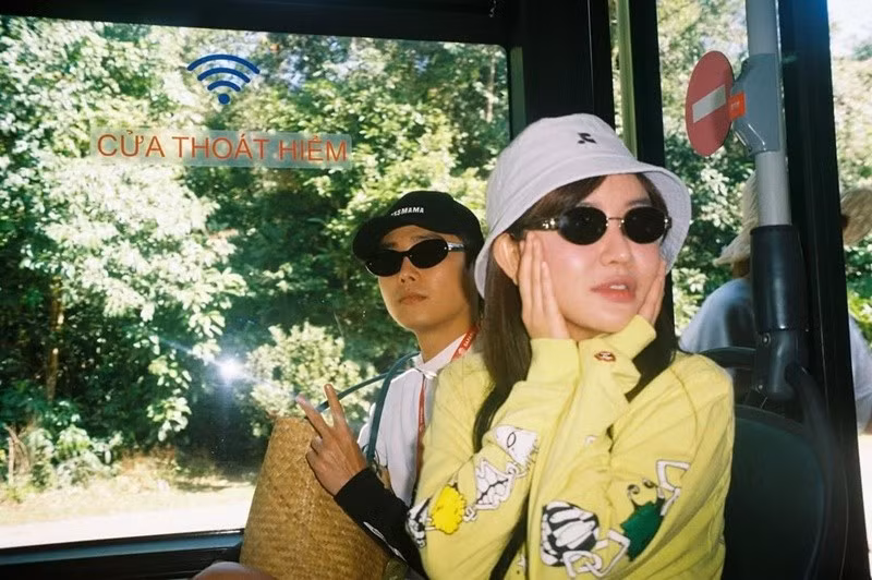 Tháng 1/2026, trên Instagram cá nhân, Tăng Duy Tân đăng ảnh chụp cùng Bích Phương trong chuyến nghỉ dưỡng ở biển. Cả hai xuất hiện với vẻ ngoài thoải mái, rạng rỡ. Ảnh: Instagram Tăng Duy Tân.