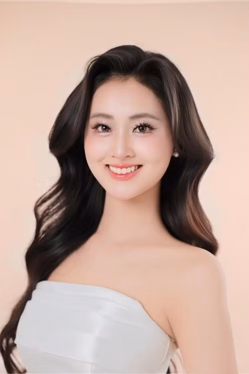 Người đẹp đang là sinh viên năm cuối, trường Đại học Ngoại thương. Ảnh: FB Tú Anh.