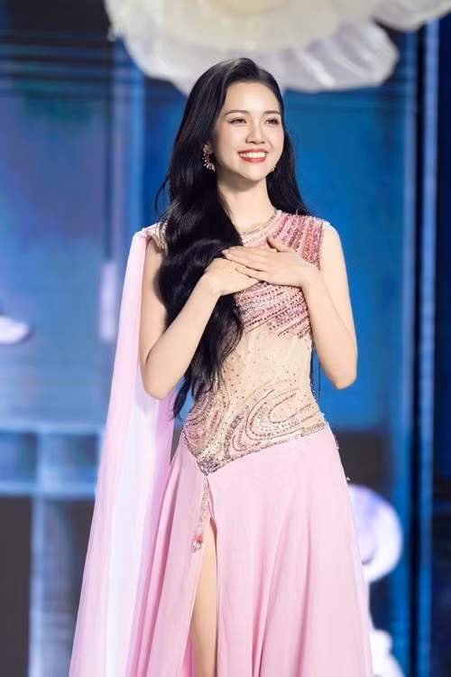 Nguyễn Hoàng Mỹ Vân sở hữu vòng eo 58cm, thuộc nhóm thí sinh có vòng hai nhỏ nhất trong vòng chung kết Hoa hậu Việt Nam 2024. Ảnh: FB Mỹ Vân.