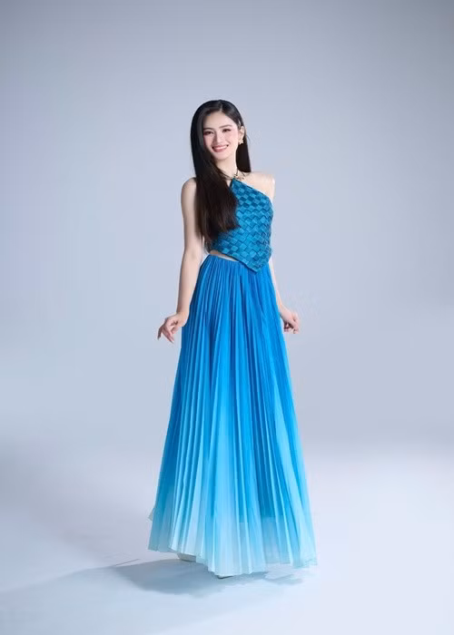 Đại diện Việt Nam chuẩn bị 30 bộ trang phục cho hành trình ở Miss World 2025.