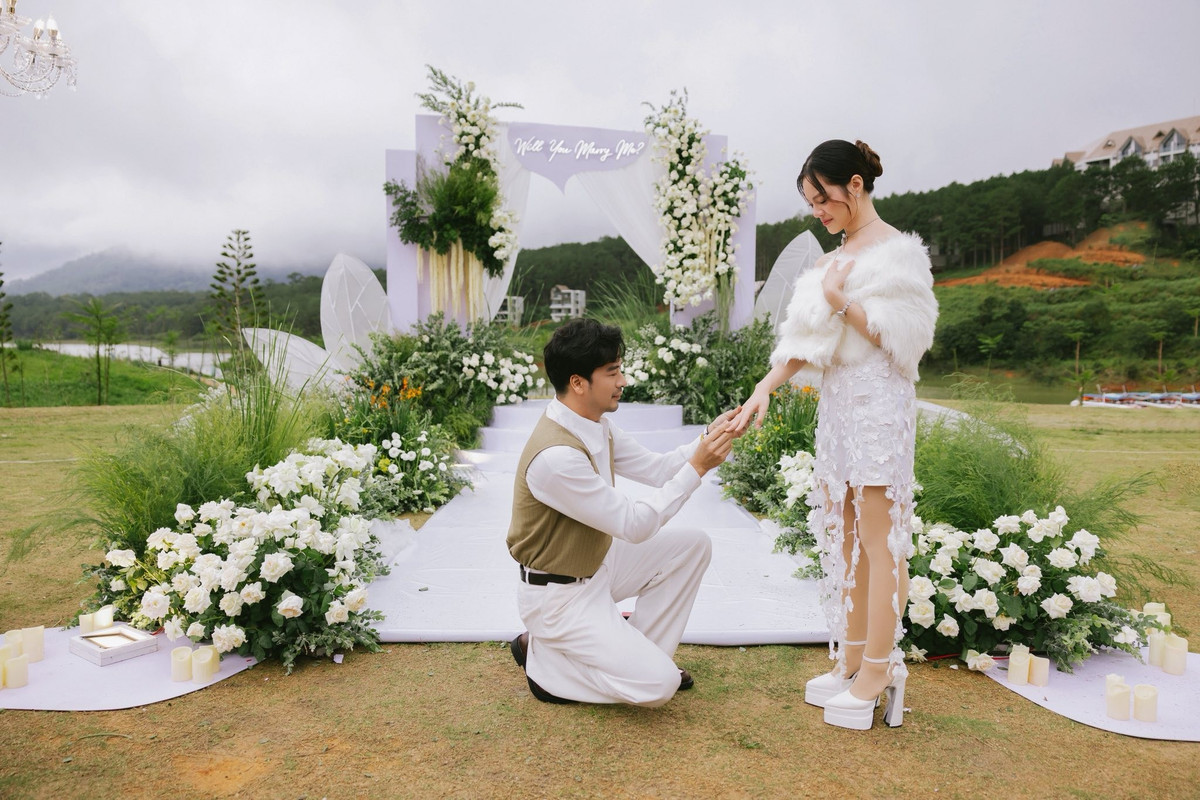 Đoàn Minh Tài đã cầu hôn Sunny Đan Ngọc vào ngày 25/6/2025, đánh dấu cột mốc quan trọng trong chuyện tình cảm của cả hai. Ảnh: FB Đoàn Minh Tài.