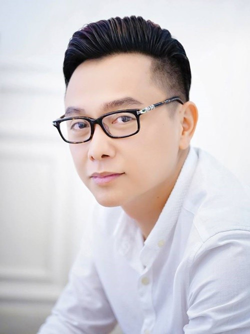 Mới đây, theo Công An TP HCM, trong quá trình mở rộng truy xét một đường dây đường dây mua bán, sử dụng trái phép chất ma túy, Phòng Cảnh sát điều tra tội phạm về ma túy và Công an phường Tân Hòa, Công an TPHCM phát hiện nhà thiết kế Nguyễn Công Trí có liên quan và sử dụng trái phép chất ma túy vào tối ngày 23/6 tại nhà riêng ở phường Tân Hưng, TPHCM. Ảnh: Doanh Nhân Plus.