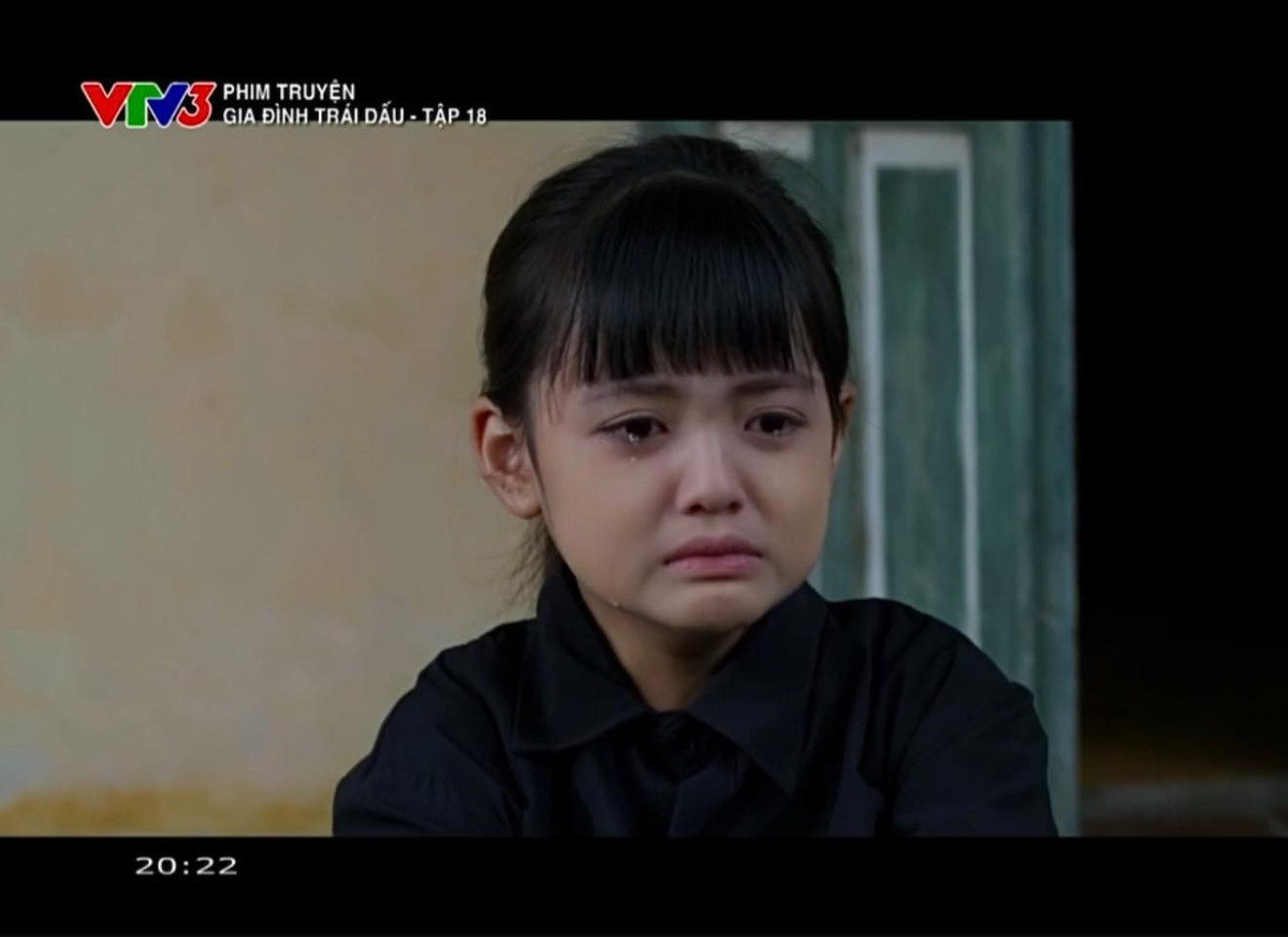 Cherry An Nhiên để lại ấn tượng ở những cảnh bé Nhi khóc vì nhớ mẹ, thể hiện cảm xúc tự nhiên, chạm tới sự đồng cảm của khán giả truyền hình. Ảnh: FB Cherry An Nhiên.