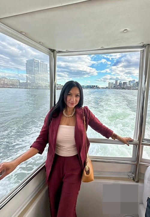 Y Phụng từng tăng 20kg khi mang bầu. Sau sinh nở, 'biểu tượng gợi cảm' nỗ lực giảm cân. Ảnh: FB Y Phụng.