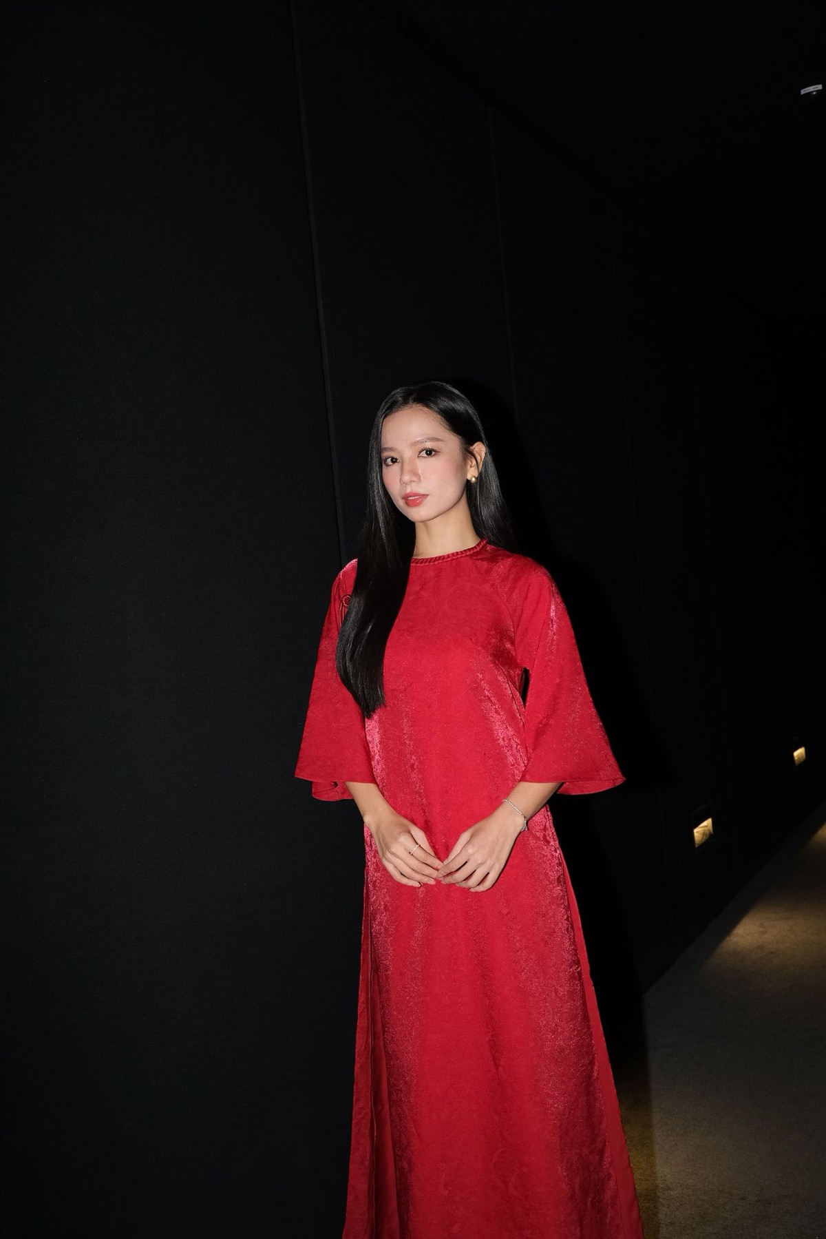 Không chỉ ghi điểm trên màn ảnh, nữ diễn viên sinh năm 1995 còn cho thấy khả năng biến hóa hình ảnh cá nhân thông qua phong cách thời trang ngày càng đa dạng, tinh tế.