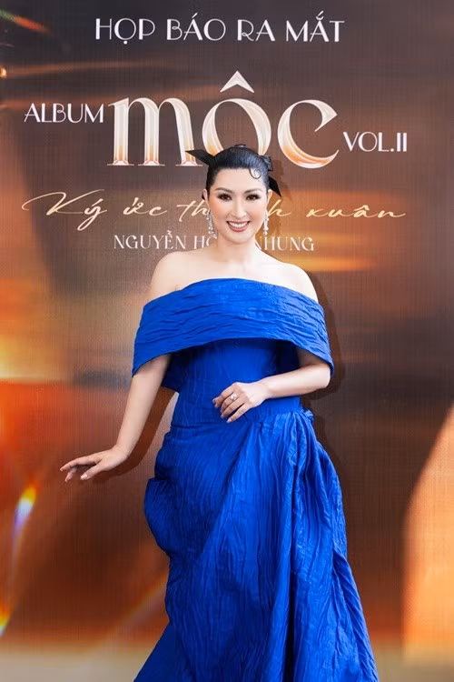 Giọng ca bước ra từ cuộc thi Sao mai điểm hẹn 2004 được nhiều khán giả khen ngợi nhan sắc vẫn trẻ trung, quyến rũ. Ảnh: FB Hồng Nhung.