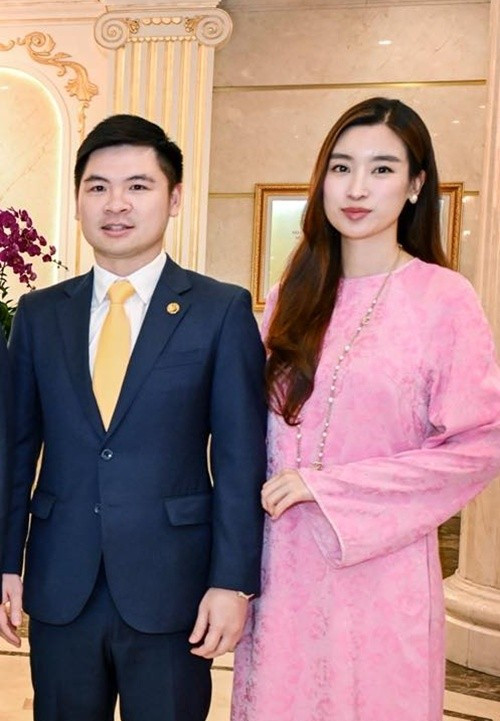 Vợ chồng Đỗ Mỹ Linh làm đám cưới vào tháng 10/2022 sau 2 năm hẹn hò. Ảnh: FB Đỗ Vinh Quang.