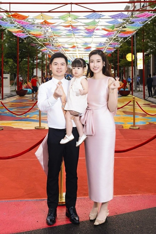 Nhóc tì nhà nàng hậu luôn gây chú ý khi mỗi khi xuất hiện. Ảnh: FB Mỹ Linh.