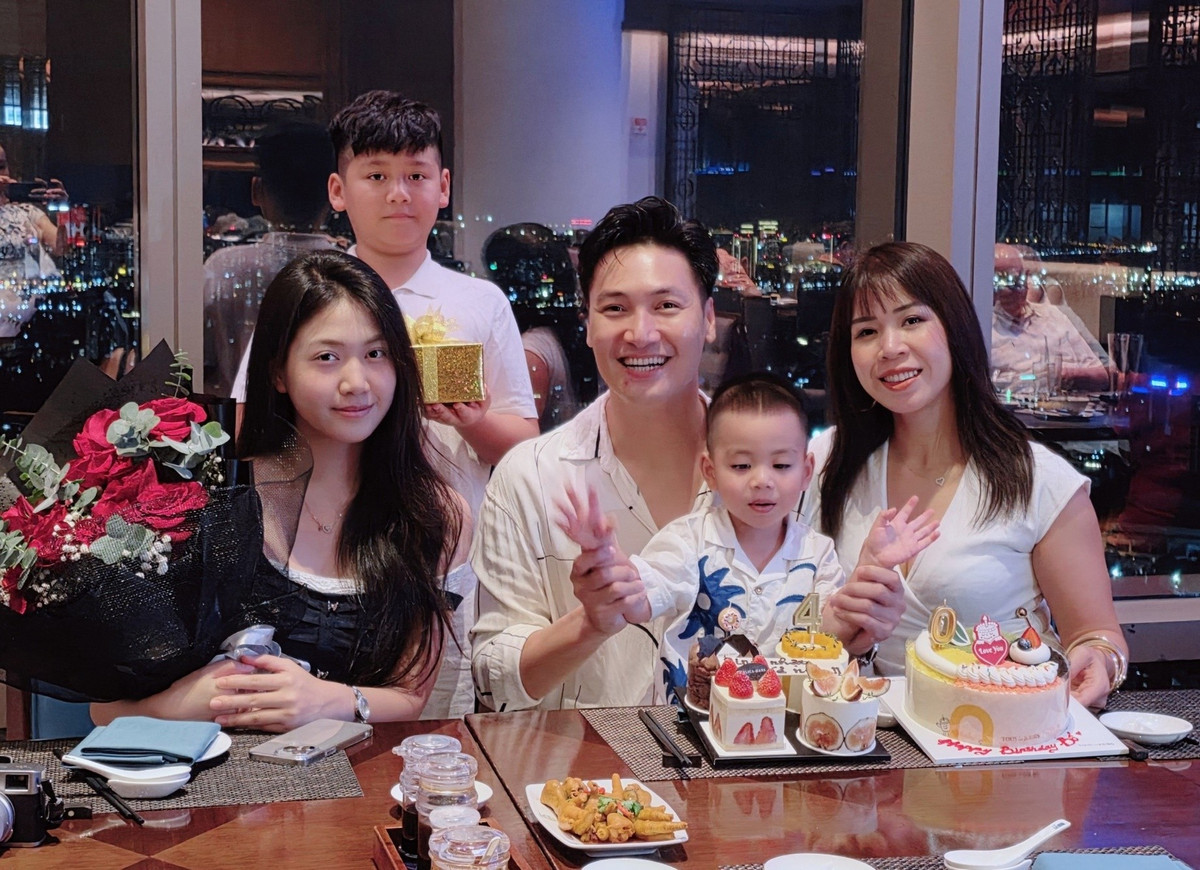 Theo Tiền Phong, Mạnh Trường từng chia sẻ, vợ chồng anh có chút lo lắng khi thấy con gái lớn quá nhanh và đã chuẩn bị tinh thần cho việc con gái sắp lớn và sẽ rời xa vòng tay mình. Ảnh: FB Mạnh Trường.