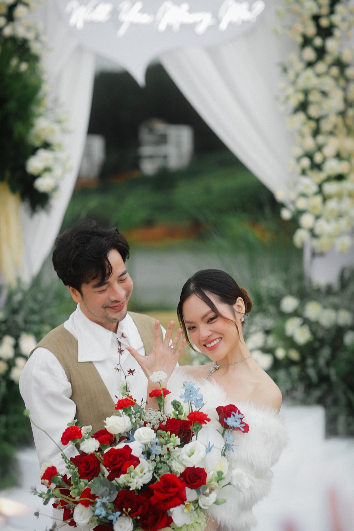 Trước thềm hôn lễ, cặp đôi thường xuyên xuất hiện cùng nhau tại sự kiện hay đời thường. Ảnh: FB Sunny Đan Ngọc.