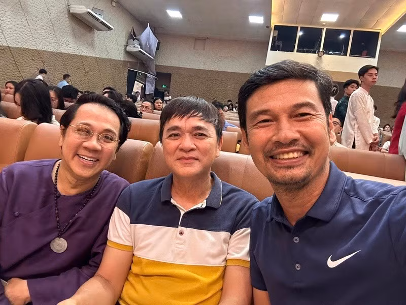 Các nghệ sĩ: Thành Lộc, Quốc Thảo và Tiết Cương cũng dự lễ giỗ Tổ nghề sân khấu. Ảnh: FB Tiết Cương.