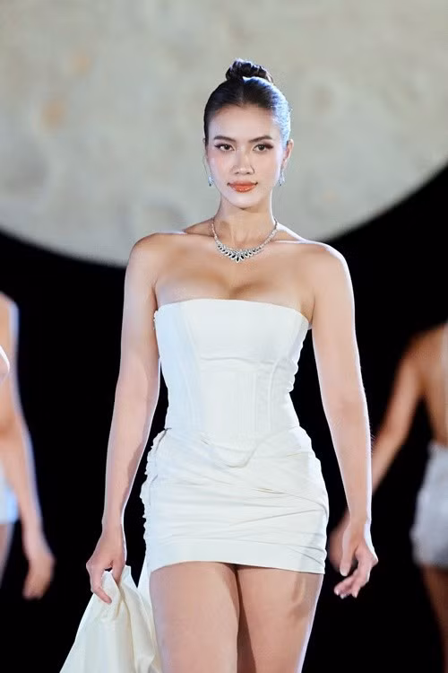 Minh Nhàn khoe vóc dáng săn chắc ở Hoa hậu Hoàn vũ Việt Nam 2025. Ảnh: FB Minh Nhàn.