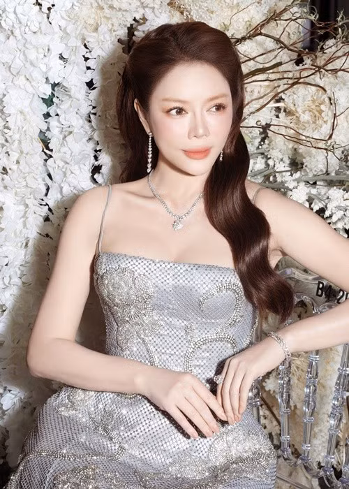 Nữ diễn viên phim Mùa hè lạnh từng gây chú ý khi là khách mời VIP tại các tuần lễ thời trang quốc tế danh giá, thân thiết với nhiều nhà mốt lừng danh thế giới. Ảnh: Linh Phạm.