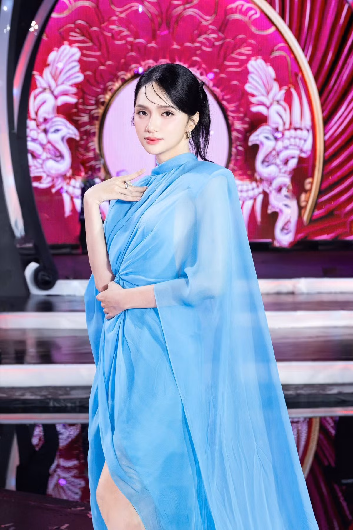 Hoa hậu Chuyển giới Quốc tế 2018 thường từ chối lời diện váy cưới. Cô chia sẻ trên Vietnamnet: "Tôi có chút khó khăn khi mặc chiếc váy cưới trong cuộc đời nên muốn giữ khoảnh khắc đặc biệt đó cho riêng mình". Ảnh: FB Hương Giang.