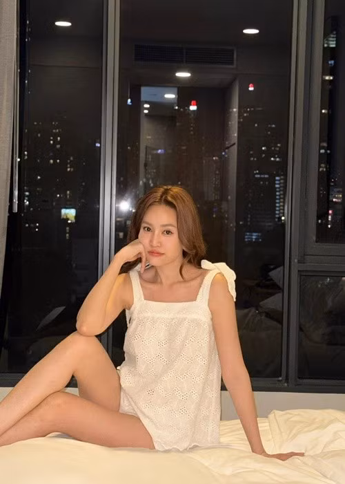 Nhan sắc đời thường của Lan Ngọc trẻ trung, cuốn hút không kém khi cô ăn mặc lộng lẫy, trang điểm kỹ lưỡng. Ảnh: FB Lan Ngọc.