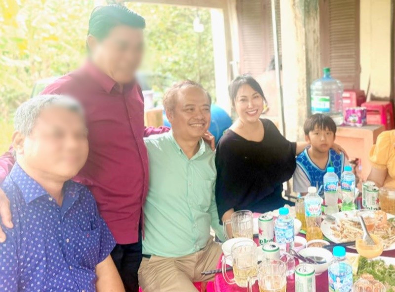 Phi Thanh Vân đã về ra mắt gia đình bạn trai vào dịp giỗ bà nội doanh nhân Chí Phú. Ít ngày trước, cô về đám giỗ mẹ của bạn trai. Phi Thanh Vân được gia đình, họ hàng của doanh nhân Chí Phú yêu thương, chào đón. Ảnh: FB Phi Thanh Vân.