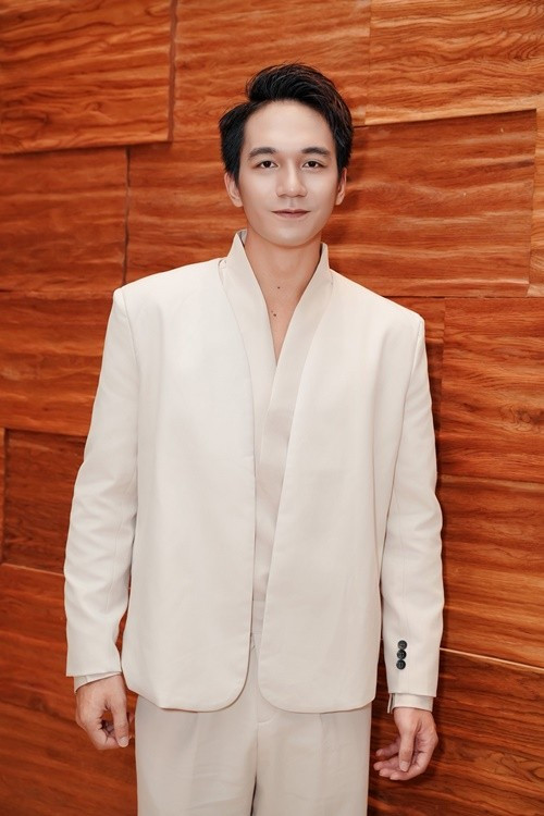 Đỗ Nhật Hoàng cho biết, anh từng rơi vào câu chuyện tình tay ba. "Đó chỉ là một tình cảm chớm nở và tôi nhận ra rằng nếu không có mối tình này thì mình sẽ có mối tình khác", nam diễn viên trải lòng. Ảnh: FB Đỗ Nhật Hoàng.